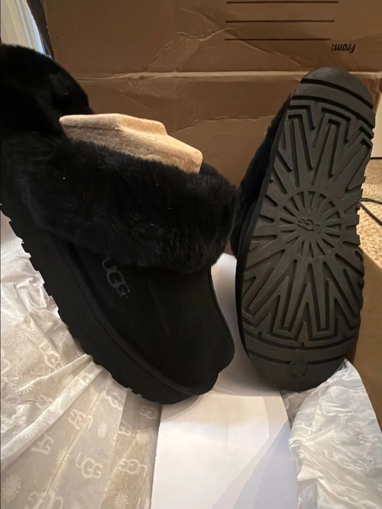 UGG Shoes - UGG Women's Black Shearling-Lined Slip-On Clog